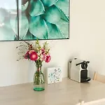 Natalies Hideaway Апартаменты *