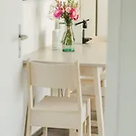 Natalies Hideaway Апартаменты Тун