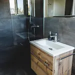 Апартаменты Natalies Hideaway Тун